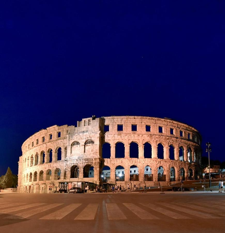 Top App 5 Min Arena Amphitheater Пула Екстер'єр фото